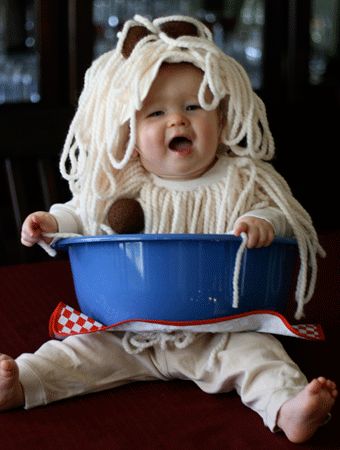 Love it.  Not enough to have a kid in order to make this happen. But it's great. Meatball Costume, Baby Kostüm, Diy Halloween Costume, Creative Costumes, Cute Costumes, Baby Halloween Costumes, Naha, Baby Costumes, Diy Halloween Costumes