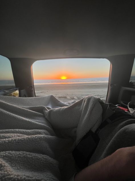 Car Beach Date, Photography Ideas Aesthetic, Get My License, Surfer Vibe, Stuff To Do With Friends, Date Inspo, Sneaky Link, Car Activities, I Love My Bf