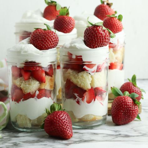 Easy strawberry shortcake mason jar recipe made with fluffy whipped cream, layers of store-bought pound cake and fresh strawberries. Strawberry Shortcake In A Jar, Whipped Cream Desserts, Picnic Desserts, Christmas Trifle, Mason Jar Desserts, Strawberry Shortcakes, Cake Mug, Strawberry Shortcake Recipes, Shortcake Recipe