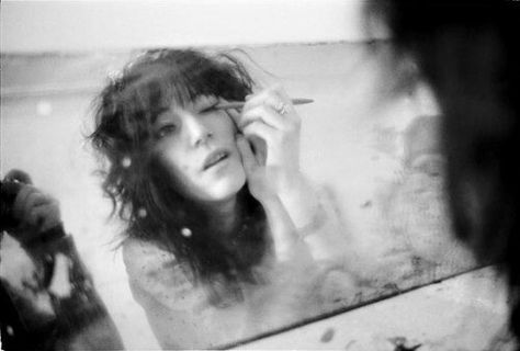 Patti Smith ft. Eye makeup Robert Mapplethorpe, Patti Smith, The Mirror, A Woman, Mirror, Black And White, White, Black