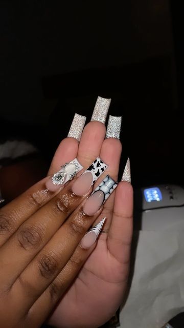 Dallas Nail Tech 💅🏽 on Instagram: "Glitter Bottoms ✨ Link In my bio ! • • #dallasnails #dallasnailtech" Glitter On Bottom Of Nails, Glitter Bottom Acrylic Nails, Glitter Bottom Nails, Dallas Nails, Bottom Nails, Square Nail, Long Acrylic, Unique Acrylic Nails, Square Nails