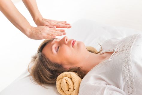 Why Energy Healing? Reiki Session, What Is Reiki, Reiki Therapy, Usui Reiki, Reiki Training, Health And Wellness Center, Energy Therapy, Spiritual Reading, Reiki Practitioner