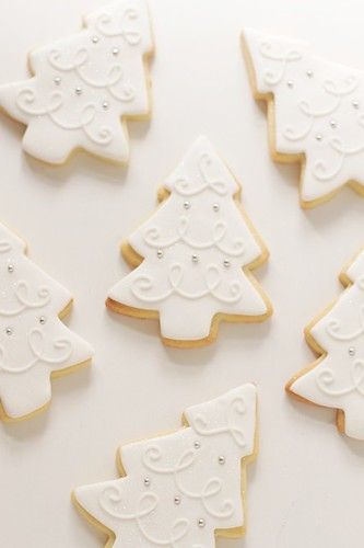 White Christmas Tree Cookies, Sparkle Cupcakes, Christmas Sugar Cookies Decorated, Beautiful Cake Stands, Soft Sugar, Tree Cookies, Christmas Tree Cookies, Cookies Christmas, Xmas Cookies