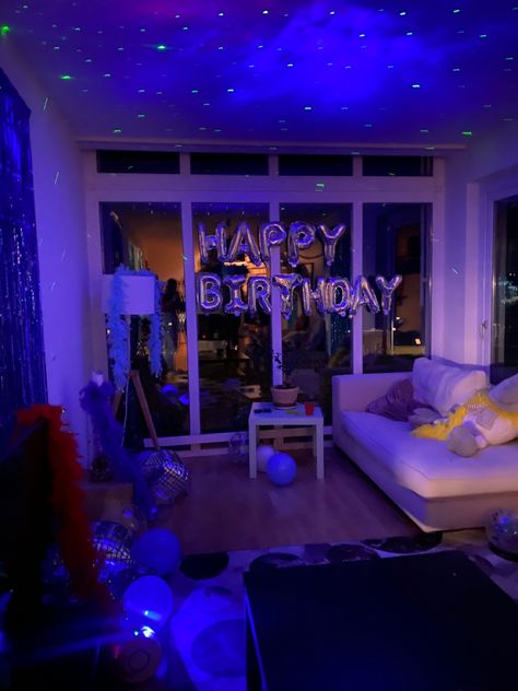 18th Birthday House Party Ideas, Basement Birthday Party, Birthday 13, 21 Party, 20th Bday, Bday Dinner, Birthday Aesthetic, 21st Party, 13th Birthday Parties