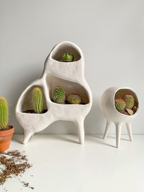 Aesthetic Plant Pots Diy, Cactus Ceramic Ideas, Handmade Clay Plant Pot, Ceramic Cactus Pottery, Air Dry Clay Plant Pot, Diy Plant Pots, Tattoos Plants, Plants Tattoo, Outdoor Planter Ideas