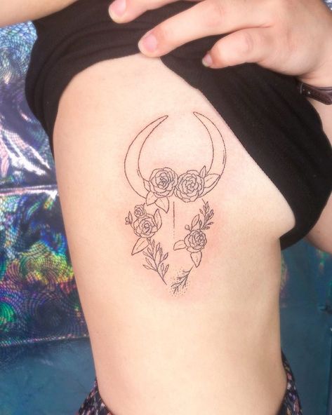 Taurus Bull Tattoo, Tattoos Taurus, April Taurus, Camelia Flowers, Tattoo Frau, Taurus Symbol, Tattoos Cool, Back Tattoos Spine, Leo Constellation Tattoo