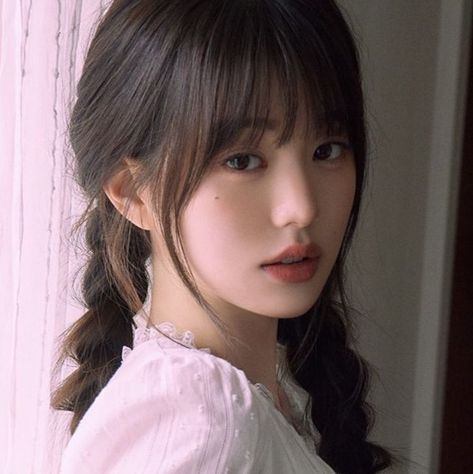 Wonyoung Curtain Bangs, Wonyoung Bangs, Wonyoung With Bangs, Jang Wonyoung Hairstyle, Wonyoung Bow Hairstyle, Wonyoung Hair, Wonyoung Ive Brown Hair, Wonyoung Bangs Edit, Physical Appearance