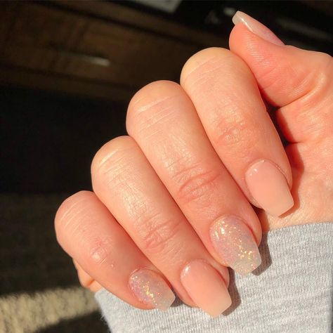 Short Acrylic Nails: Barely There Nude. A simple nude mani with a pop of holographic glitter. Click through for 25 short acrylic nail ideas. #shortacrylicnails #acrylicnails #nailideas IG: @charlieellen Short Acrylic Nail Designs, Squoval Acrylic Nails, Acrylic Nails Nude, Natural Acrylic Nails, Clear Acrylic Nails, Short Coffin Nails, Simple Acrylic Nails, Short Acrylic, Unique Acrylic Nails