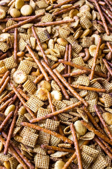 Puppy Chow Chex Mix Recipe, Yellow Bliss Road, Chex Mix Puppy Chow, Beach House Kitchen, Cereal Mix, Chex Cereal, Chex Mix Recipes, Snack Mix Recipes, Sweet Heat