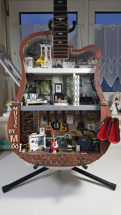 Terrarium Inspiration, Guitar Shelf, Music Furniture, Instrument Art, Miniature Guitars, Instruments Art, Music Project, Guitar Room, Music Room Decor