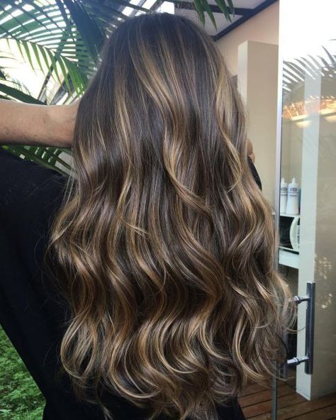 Dark Golden Blonde Highlights Balayage Balyage Brunette, Brunette Blonde Highlights, Balayage Styles, Brown Hair Inspo, Brunette Balayage, Brunette Hair With Highlights, Brunette Balayage Hair, Brown Hair Balayage, Short Hair Balayage