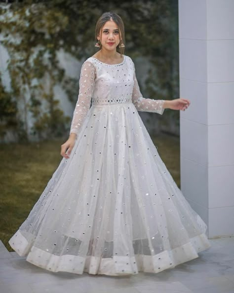 Maxi Designs Pakistani, Pakistani Maxi Dresses, Party Wear Gowns, Wedding Lehenga Designs, Party Wear Gown, Anarkali Dress Pattern, Long Frock, Beautiful Pakistani Dresses, Fancy Dress Design