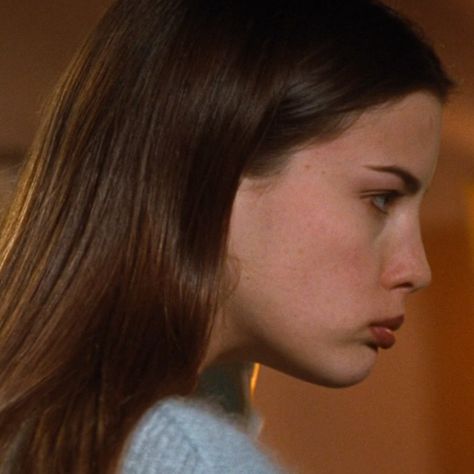 Liv Tyler - Corey Mason Liv Tyler Side Profile, Liv Tyler Hair, Euphoria Nate, Corey Mason, Liv Tyler 90s, Leo New Moon, Love In Winter, Knight Princess, Oblong Face