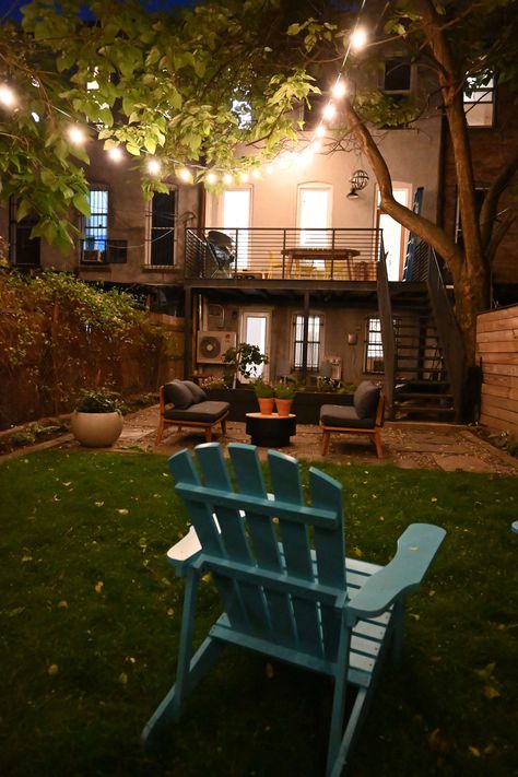 Apartment Backyard, Brownstone Boys, Brooklyn Backyard, New York Brownstone, New York Townhouse, Nyc Townhouse, Townhouse Garden, Brooklyn House, Urban Garden Design