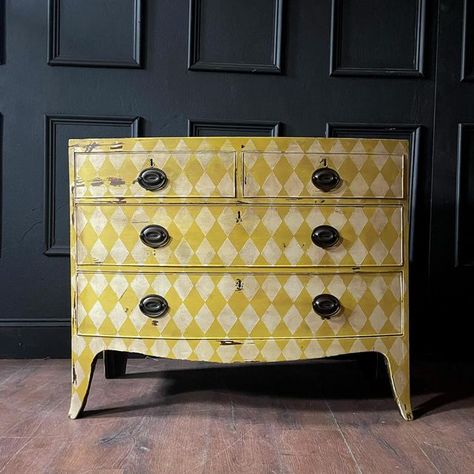 Decorative Furniture Painting, Yellow Furniture, Painted Cupboards, Painted Drawers, Diy Furniture Renovation, Furniture Renovation, Hand Painted Furniture, Recycled Furniture, Flipping Furniture