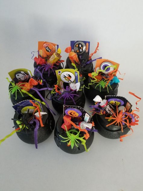 Cauldron Party Favors, Mini Caldron Halloween Ideas, Dollar Tree Mini Cauldron Crafts, Mini Cauldron Favors, Halloween Mini Cauldron Ideas, Small Cauldron Decoration Ideas, Mini Couldren Ideas, Cauldron Favors, Mini Cauldron Ideas