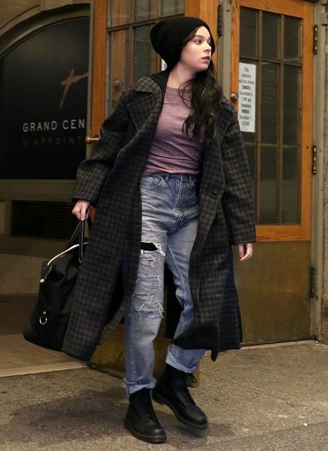 Hawkeye Tv Show, Hailee Steinfeld Outfits, Haliee Steinfeld, Mcu Visuals, Kate Bishop Hawkeye, Marvel Hawkeye, Kate Bishop, Tomboy Outfits, Hailee Steinfeld