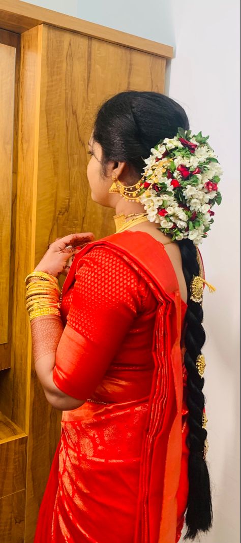 Kerala Hindu Wedding Hairstyles Brides, Kerala Wedding Hairstyles Hindus, Kerala Bride Hairstyles With Flowers, Hindu Bridal Hairstyles, Hindu Bridal Hairstyles Kerala, Kerala Bride Hairstyles, Kerala Hindu Bride, Bride Hair Flowers, South Indian Wedding Hairstyles