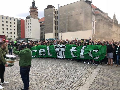 Green Brigade, Celtic Football Club, Celtic Football, Ultra Casual, Celtic Legends, Glasgow Celtic, Celtic Green, Ultras Football, You Are My World