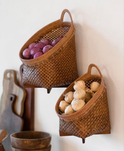 Bamboo Basket Decoration, Cane Baskets, Wood Dishes, Kabinet Dapur, Bamboo Decor, Cane Furniture, Bamboo Crafts, Minimal House Design, Handmade Kitchen