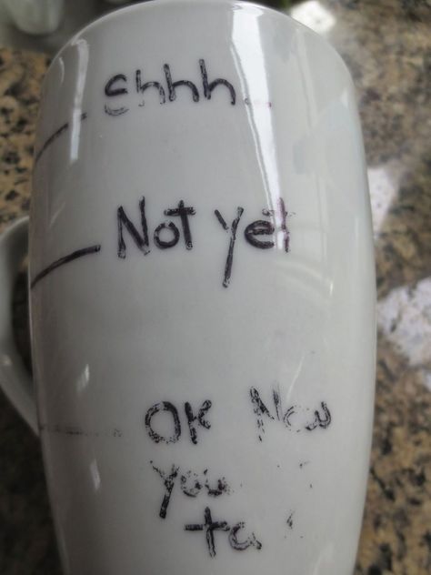 Living On Air: The Full Lowdown on Writing on Mugs with Sharpies! Writing On Mugs, Coffee Mugs Diy, Sharpie Projects, Oil Based Sharpie, Sharpie Mugs, Kutani Porcelain, Mugs Diy, Sharpie Crafts, Sharpie Pens