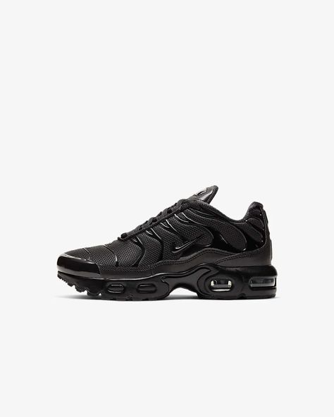 Nike Air Max Plus Black, Nike Trainer, Sneakers Outfit Men, Air Max Plus Tn, Sneakers Nike Air Max, Nike Max, Black Nike Shoes, Nike Tn, Kicks Shoes