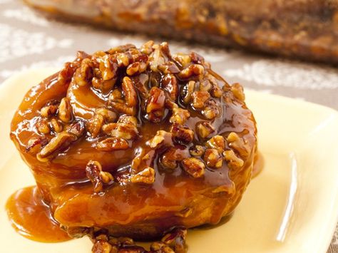 Flour's sticky, sticky buns Easy Sticky Bun Recipe, Homemade Sticky Buns, Easy Sticky Buns, Cinnamon Sticky Buns, Cinnamon Bun Recipe, Sticky Buns Recipes, Pecan Sticky Buns, Flour Bakery, Winter Desserts