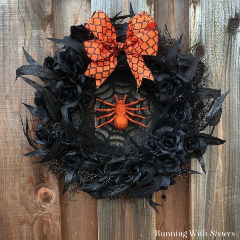 Halloween Spider Wreath Halloween Wreath Ideas Diy, Purple Halloween Decorations, Halloween Spider Wreath, Scary Halloween Wreath, Spider Web Wreath, Sparkly Halloween, Halloween Wreath Ideas, Diy Dollar Tree Wreath, Wreath Ideas Diy