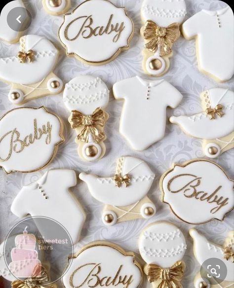 Baby Shower Cookies Neutral, Gold Cookies, Idee Babyshower, White Baby Showers, Baby Shower Deco, Gold Baby Shower, Baby Cookies, Gold Baby Showers, Baby Shower Inspiration