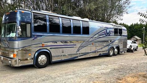 1999 Country Coach XL 45FT in Lake Placid, FL Rv Carports, Prevost Coach, Bus Motorhome, Detroit Motors, Luxury Bus, Michelin Tires, Detroit Diesel, Bus Coach, Rv Parts