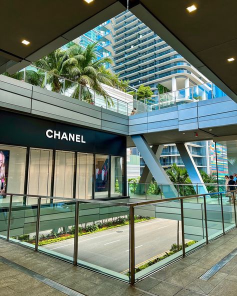 Strolling around 🛍️ . . . . #brickellcitycenter #miami #trip #shopping #shoppingmall #shoppingspree #florida #miamiheat #miamilifestyle #luxury #luxurylifestyle Miami Boutique Shops, Miami Shopping, Miami Trip, Miami Summer, Miami Heat, Shopping Spree, Cute Couple Pictures, Shopping Mall, Couple Pictures