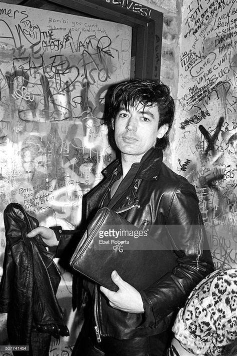 Chris Spedding at CBGB, 1979 via Paul Gorman is… Laurie Cunningham, Chris Spedding, Lovely Creatures, Hardcore Punk, Music Photo, February 19, Music Artist, Rock Star, Rock Music