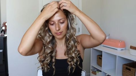 Overnight Heatless Curls, Lion Hair, Heatless Curls Tutorial, Hair Overnight, Parting Hair, Hair Tricks, Curl Tutorial, Waist Length Hair, Overnight Curls