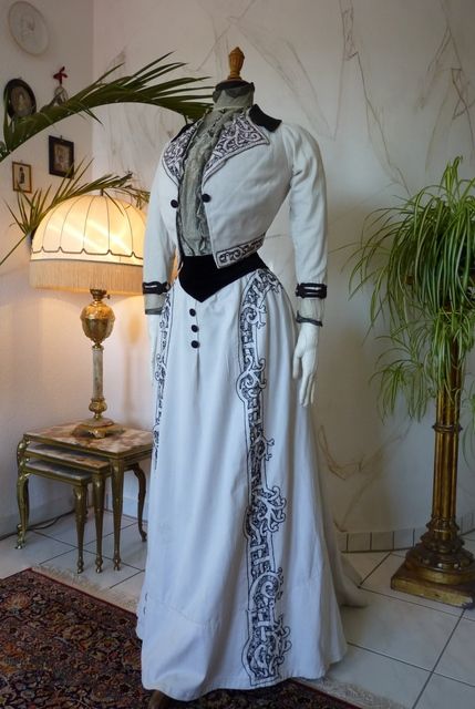 Walking or Promenade Dress, ca. 1905 Edwardian Day Dress, Promenade Dress, Edwardian Gowns, Edwardian Costumes, Walking Dress, 1900s Fashion, Edwardian Dress, Old Dresses, Victorian Clothing