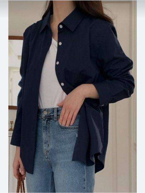 Shirts Inspo For Women, Korean Black Shirt Outfit, Women In Shirts, Korean Shirts Women, Daily Clothes For Women, How To Style Black Shirt Women, Black Collared Shirt Outfit, Basic Shirt Outfit, Shirt Outfits Women Casual