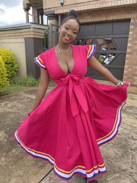 Pedi Traditional Attire African Weddings, Pedi Attire, Pedi Attire For Ladies, Phinifa Designs, Modern Pedi Traditional Dresses, Sepedi Traditional Dresses South Africa, Pedi Traditional Attire For Women, Makoti Dresses African Women, Modern Sepedi Traditional Dresses