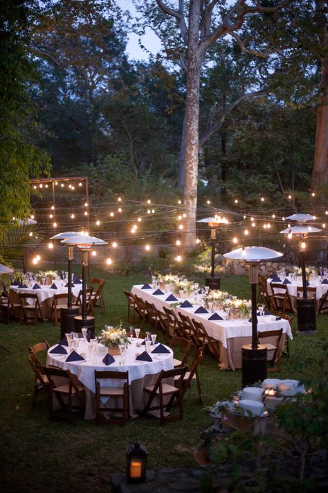 Outdoor Wedding Lighting, Romantic Backyard, Rustic Wedding Decorations, Deco Champetre, Outdoor Dinner, Table Set Up, Outside Wedding, Backyard Party, Estate Wedding