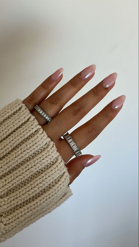 Nail inspo 2023, nail inspiration, nail inspo neutral, chrome nails Happy Bieber Nails, Bailey Bieber Chrome Nails, Hallie Beiber Nails, Haliyle Biber Nail, Almond Hailey Beiber Nails, Hailey Bieber Nail Trend, Ongles Hailey Bieber, Heily Bieber Nails 2023, Bailey Beiber Nails