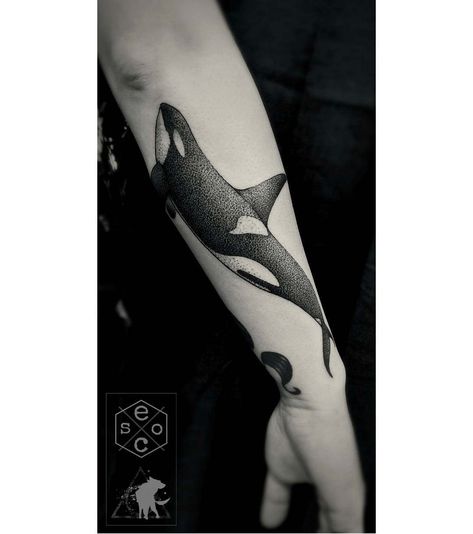 dotwork tattoo killer whale Orca Tattoo Forearm, Orca Arm Tattoo, Orca Tattoo Thigh, Orca Tattoo Sleeve, Orca Tattoo Men, Orca Tattoo Design, Orca Whale Tattoo, Tattoo Whale, Puzzle Tattoo