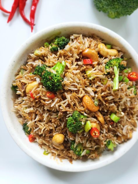 Broccoli Fried Rice Wfpb Meals, Broccoli Fried Rice, Basil Fried Rice, Monday Dinner, Easy Green Beans, Cantonese Food, Stir Fry Rice, Cheesy Chicken Broccoli, Broiled Chicken