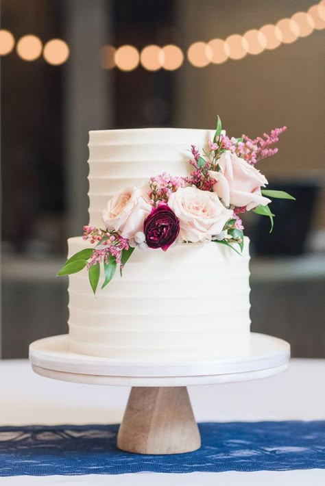 Textured Buttercream Cake, Wedding Cake Guide, Wedding Cake Designs Simple, Wedding Cake Simple Elegant, Textured Buttercream, 2 Tier Wedding Cakes, Textured Wedding Cakes, Wedding Cake Fresh Flowers, Small Wedding Cakes