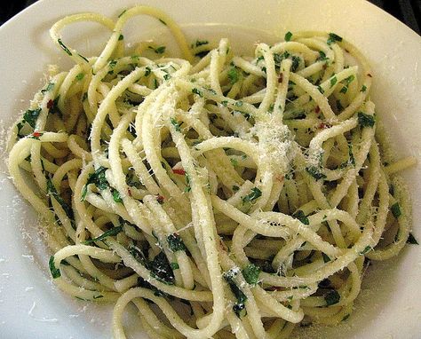 Aglio e Olio recipe Pasta Sauce Types, Chickpea Spaghetti, Pasta Aglio E Olio, Pasta With Olives, Pasta With Garlic, Italian Pasta Sauce, Garlic And Olive Oil, Pasta With Meat Sauce, Aglio E Olio