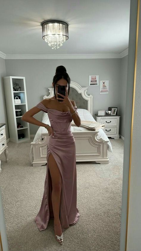 Bday Dresses, Prom Dresses Black Women, 30 Weeks, Prom Dresses Black, Classy Prom Dresses, Dresses Black Women, Stunning Prom Dresses, Off Shoulder Maxi Dress, Prom Inspo