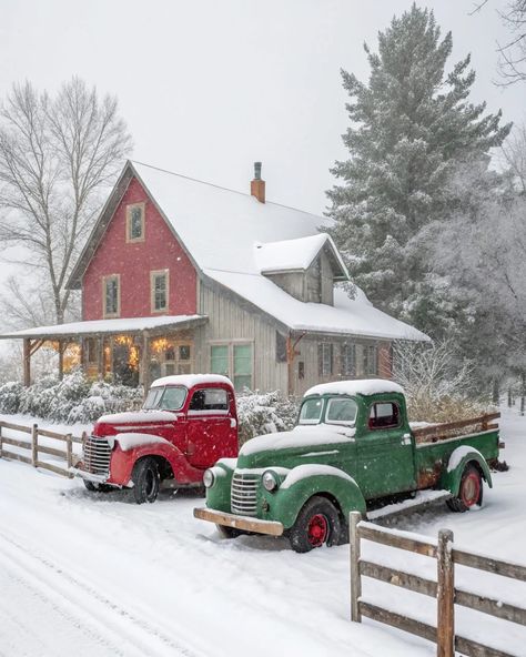 Barn Makeover, Cozy Farmhouse Christmas, Calming Photos, Cabin Christmas Decor, Holiday Lights Outdoor, Christmas In The Country, Christmas On The Farm, Christmas Barn, Barn Pictures