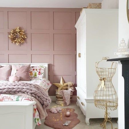 Sulking Room Pink, Backdrop Tv, Girl Room Inspiration, Big Girl Bedrooms, Odd Jobs, Doors And Floors, Pink Bedrooms, Christmas Bedding, Pre Christmas