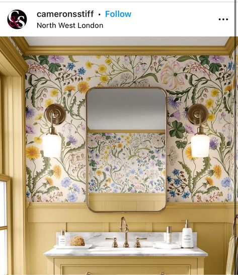 Bathroom feat Sudbury Yellow from farrow and ball Sudbury Yellow Farrow And Ball, Yellow Farrow And Ball, Secret Interior Design, Sudbury Yellow, Wallpaper In Bathroom, Interior Design Secrets, Yellow Living Room, Hanging Artwork, Farrow And Ball