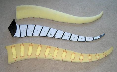 Dragon Tail Tutorial: rarsuit — LiveJournal Dragon Cosplay Diy, Tail Tutorial, Cosplay Horns, Fursuit Tutorial, Make A Dragon, Dragon Tail, Tail Wagging, Dragon Crafts, Dragon Costume