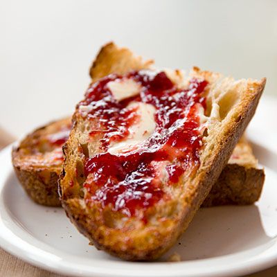 Toast With Butter, Jam Toast, Bread Jam, Coffee Bread, Country Bread, Artisan Pizza, Restaurant Dishes, Breakfast Toast, Breakfast Breads