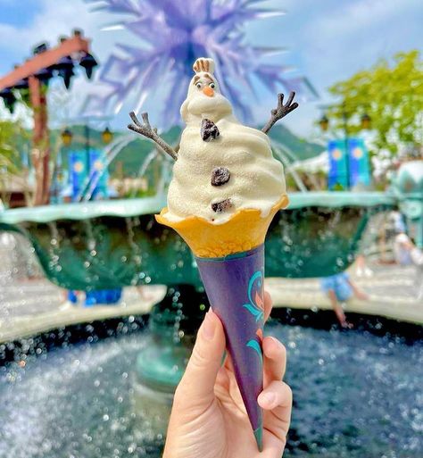 OLAF ICE CREAM ALERT ☃️‼️ And lots more too! ❄️Northern Delights❄️ at World of Frozen in Hong Kong Disneyland opens next week with plenty… | Instagram Olaf Ice Cream, World Of Frozen Hong Kong, Disneyland Ice Cream, Disney Ice Cream, Disneyland Treats, Sweet Cream Ice Cream, Disney Hong Kong, Vanilla Sweet Cream, Disney Foods