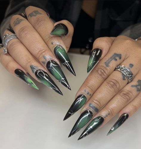 Goth Nails Green, Green Stilleto Nail, Dark Green Stiletto Nails, Green Nails Stiletto, Dark Green And Black Nails, Green Stiletto Nails, Green And Black Nails, Green Acrylic Nails, Sharp Nails